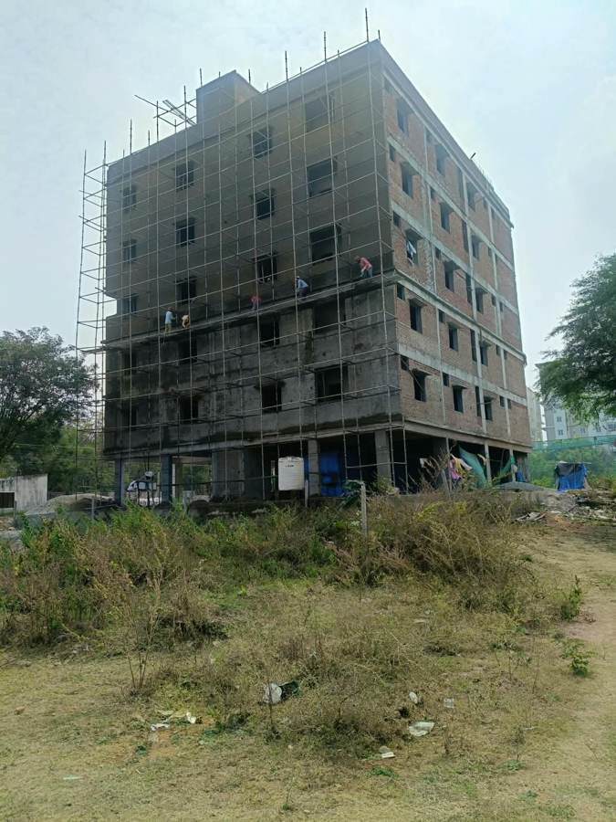 Multi-storey frame with scaffolding